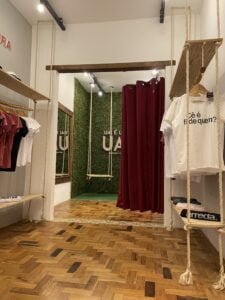 interior loja bendizê tiradentes mg camisetas mineiras