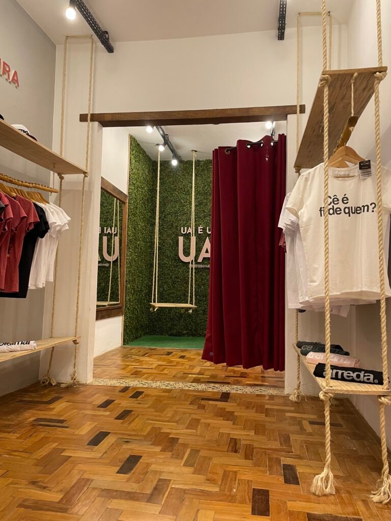 interior loja bendizê tiradentes mg camisetas mineiras