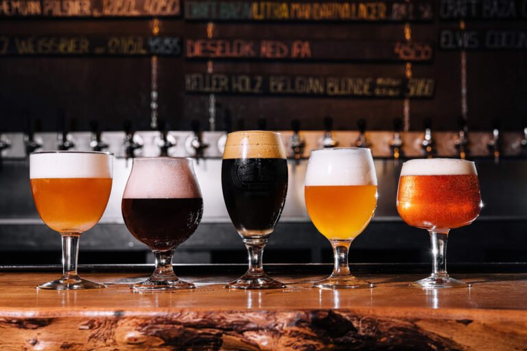 Cerveja artesanal mineira: conheça a história e as marcas de MG